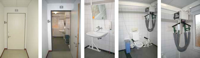 Das WC für Menschen mit einer Behinderung befindet sich im Pavillon im Erdgeschoss. Das WC ist ausgestattet mit einer Toilette, einer Dusche mit Duschsitz und einem Lifter. Zugänglich ist das WC mit dem Euro-Behinderten-WC-Schlüssel, der auch beim Hausmeister des Gebäudes in der Gronewaldstrasse 2 zu entleihen ist.