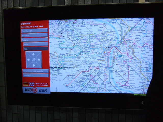 Informations-Touchscreen am Hbf Köln