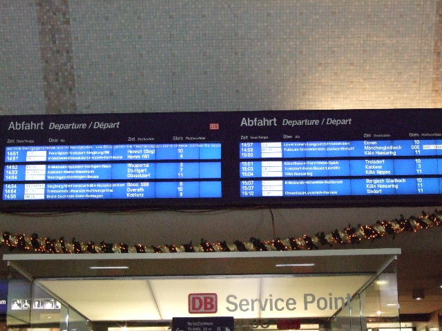 digitale Anzeige am Hbf Köln
