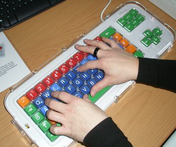 Tastatur mit farblich abgesetzten Tasten