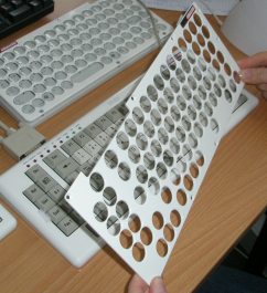 Tastatur mit abnehmbarer Abdeckplatte
