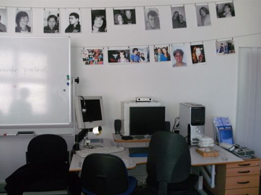 Bilderwand im Seminarraum Bilderwand im Seminarraum
