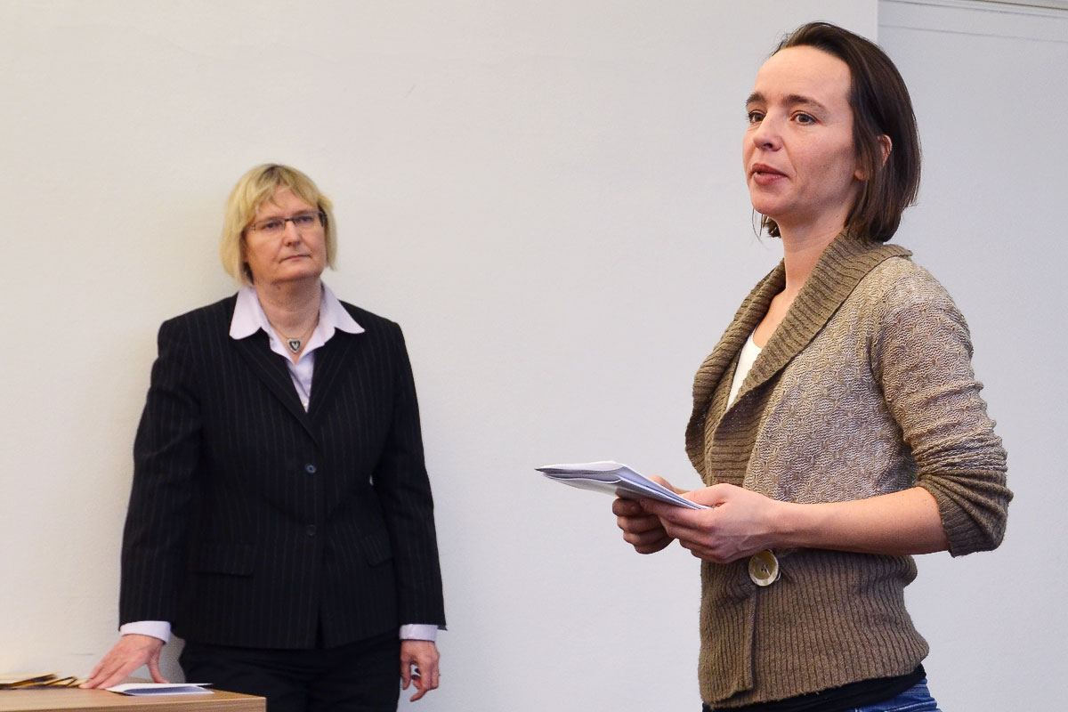 Frau Forschungsdekanin Susanne Zank und Jun.-Prof‘in. Dr. Pia Bienstein