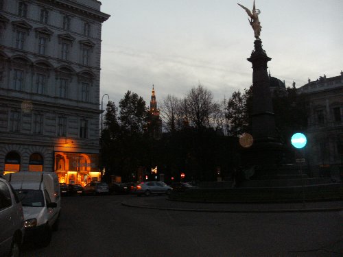 Anblick auf Wien (Rathaus im Hintergrund)